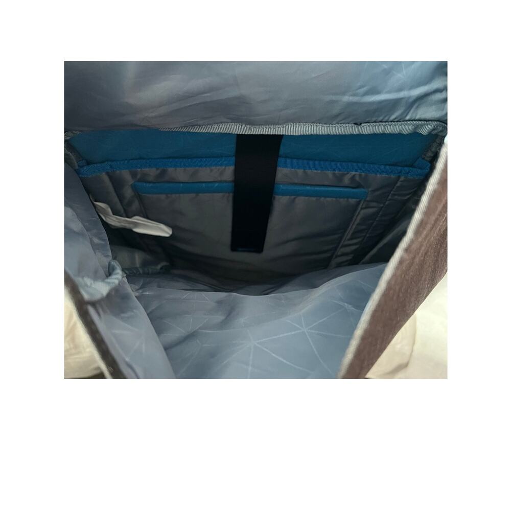 Dell Top Loading Padded Computer Backpack - Picture 3 of 5